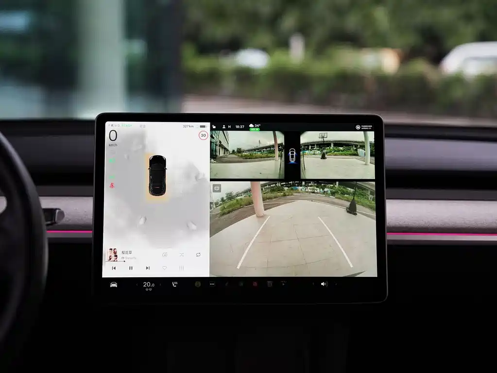 Tesla Model Y — миниатюра 11