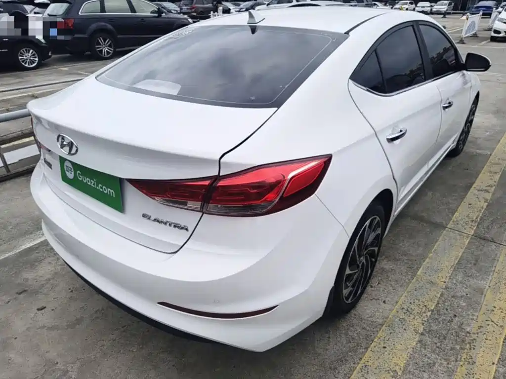 Hyundai Elantra — миниатюра 5