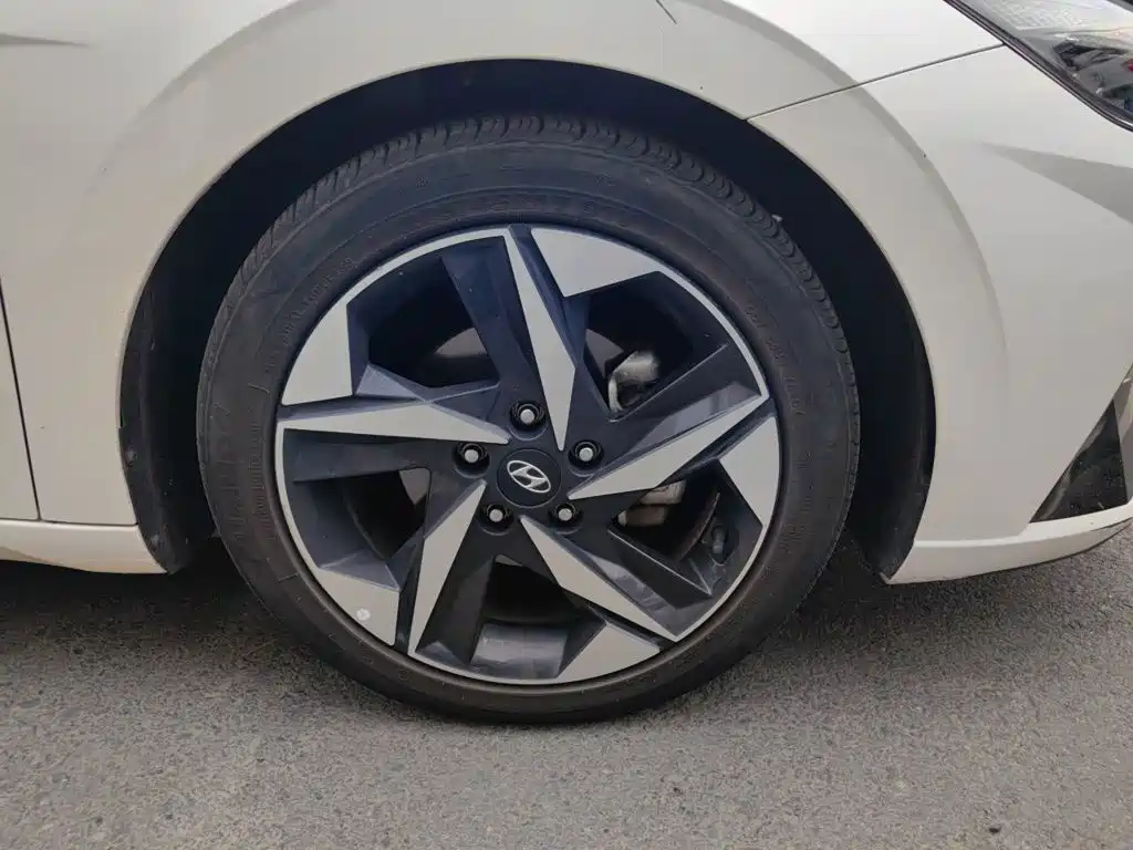 Hyundai Elantra — миниатюра 24
