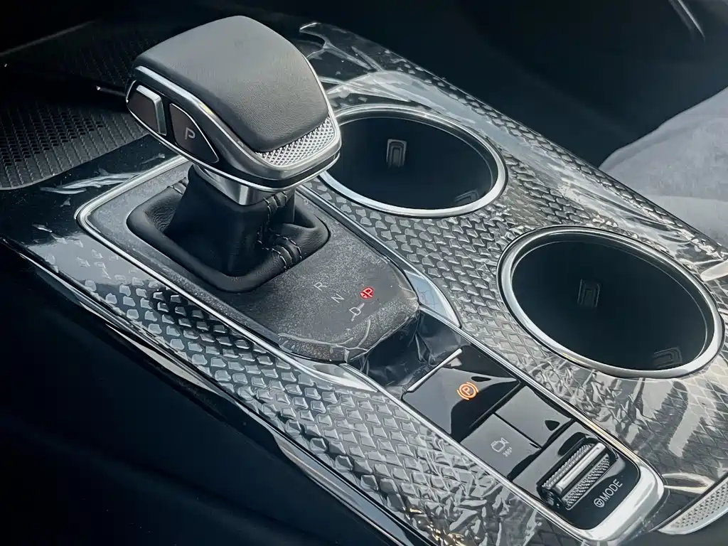 Hongqi Hongqi HS3 PHEV — миниатюра 16
