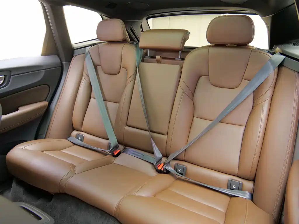 Volvo XC60 PHEV — миниатюра 8