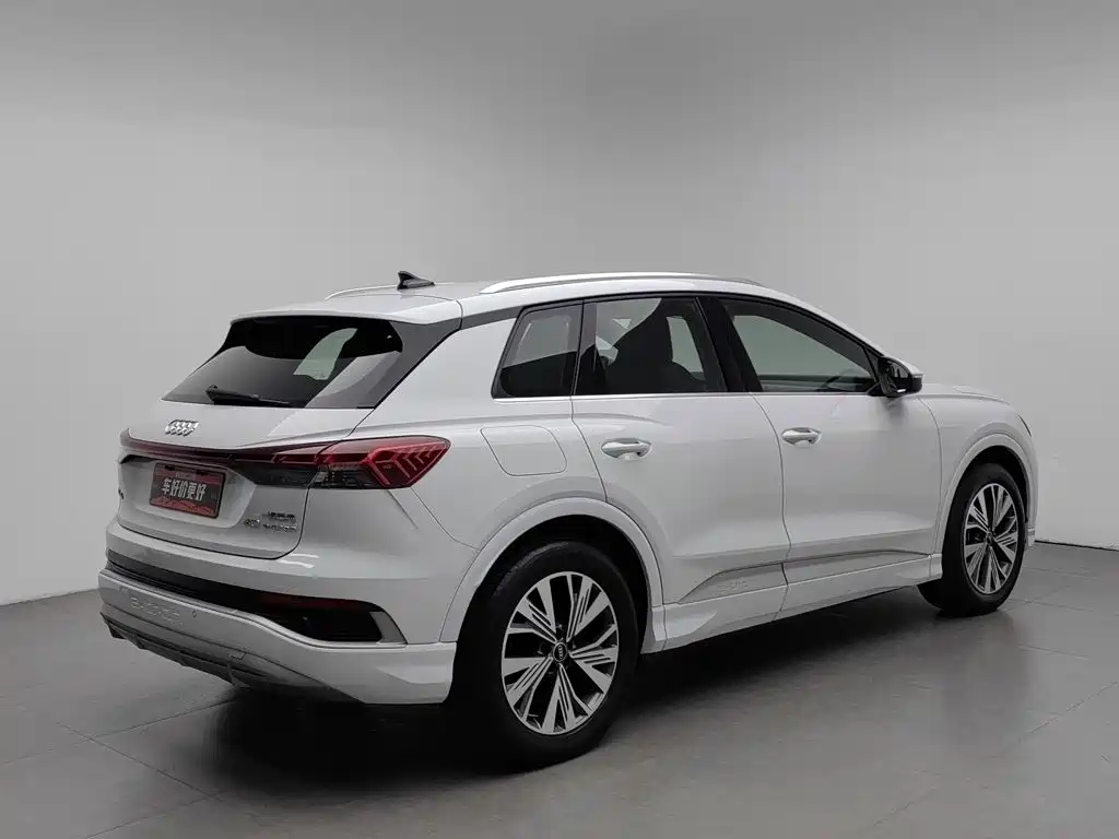 Audi Q4 e-tron — миниатюра 2