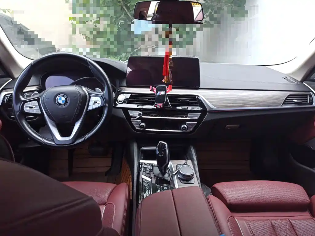 BMW 5 Series — миниатюра 13