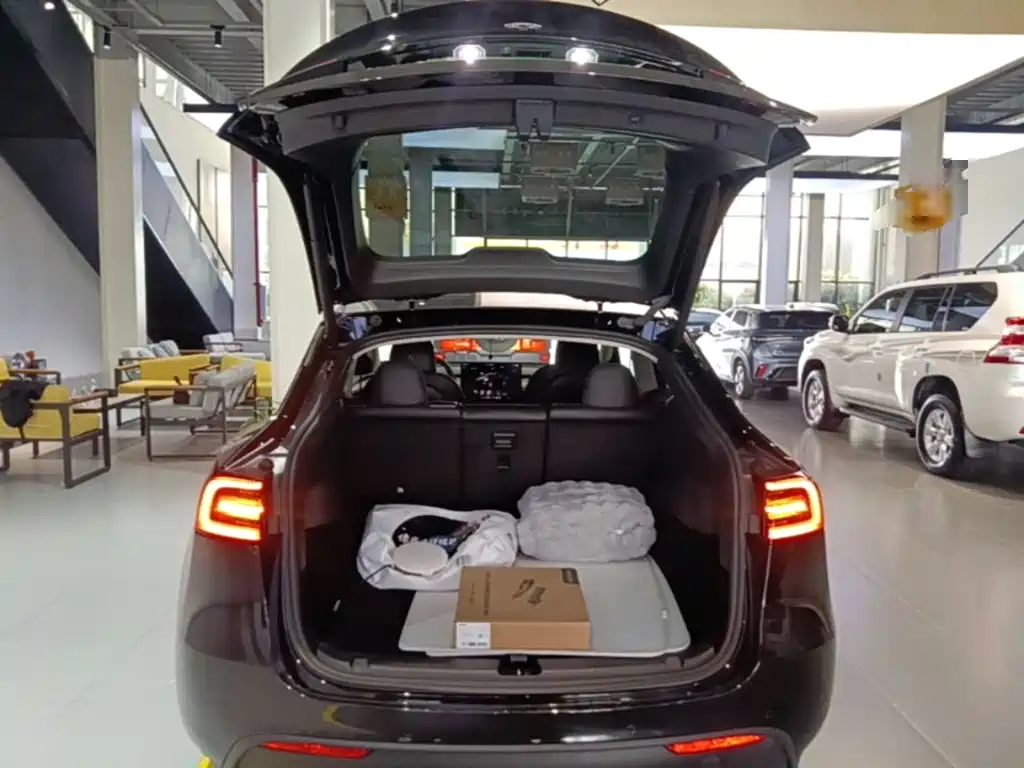 Tesla Model Y 2022 — фото 18