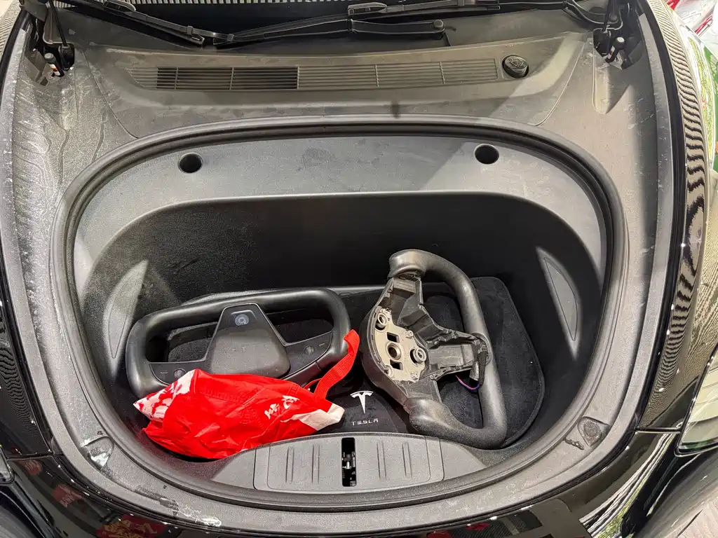 Tesla Model 3 — миниатюра 18
