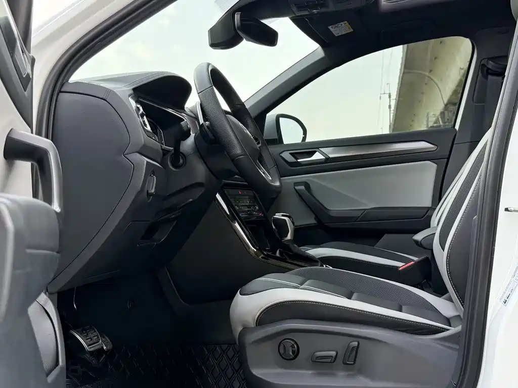 Volkswagen T-Roc 2024 300TSI DSG