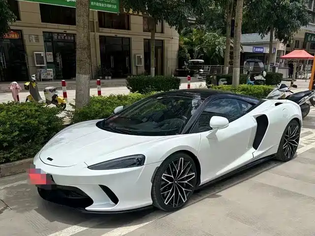 McLaren GT