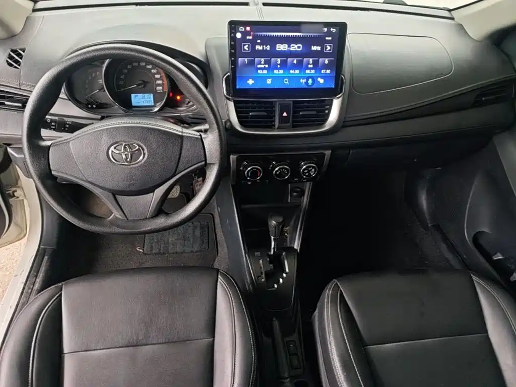 Toyota Yaris L — миниатюра 10