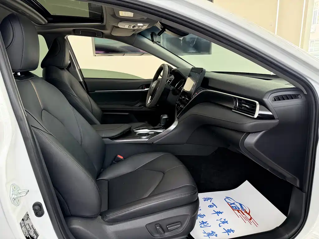 Toyota Camry — миниатюра 6