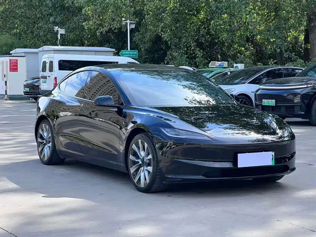 Tesla Model 3 — миниатюра 2