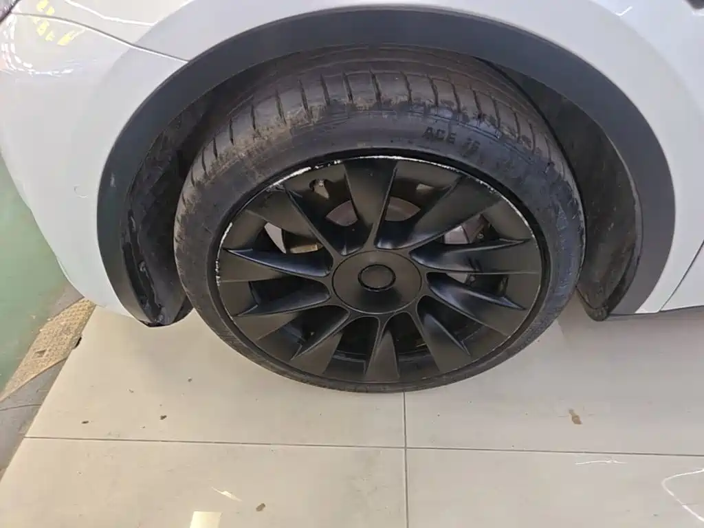 Tesla Model Y — миниатюра 23