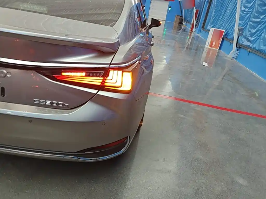 Lexus ES — миниатюра 8