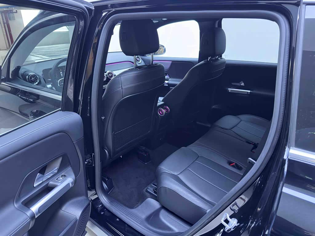 Mercedes-Benz GLB 1.3 л 2021 г. Чёрный, пробег 43000 км