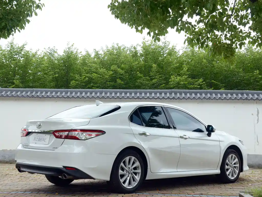 Toyota Camry — миниатюра 14