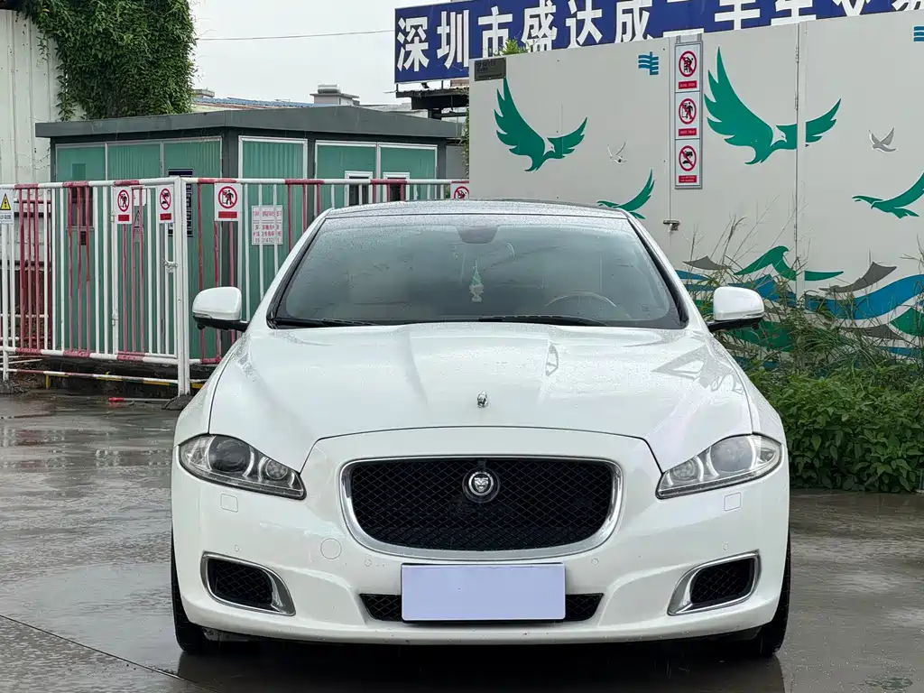 Jaguar XJ — миниатюра 12