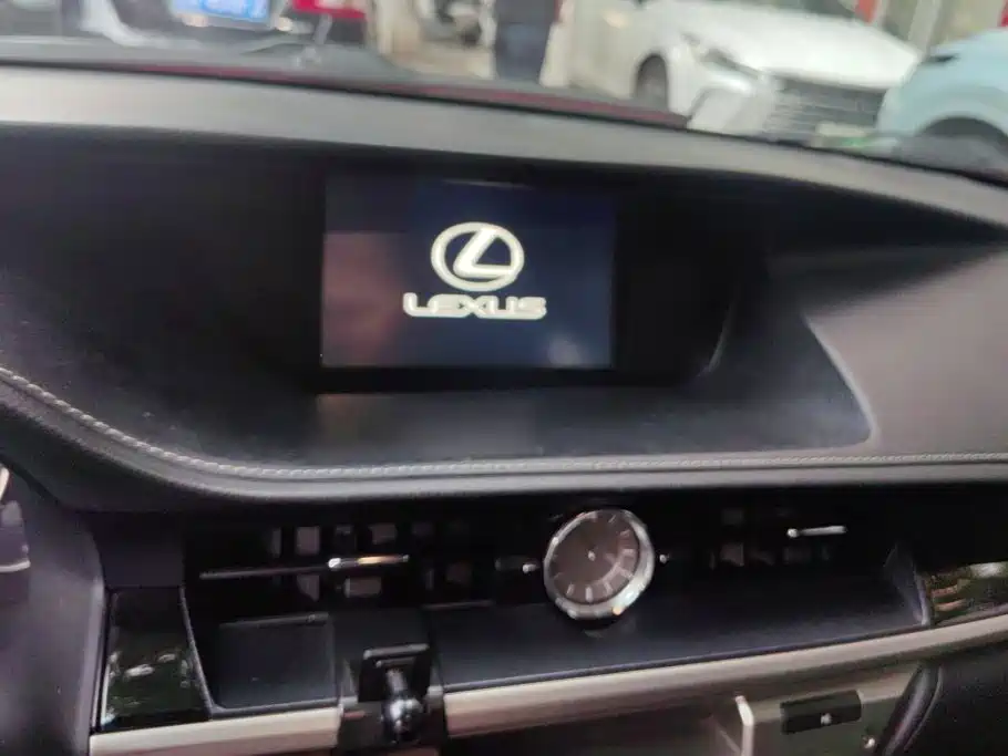 Lexus ES — миниатюра 13