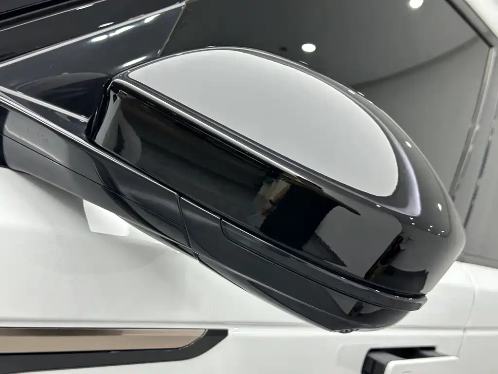 Land Rover Velar — миниатюра 21