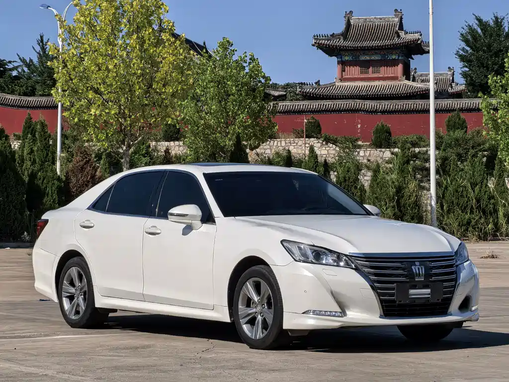 Toyota Crown — миниатюра 8