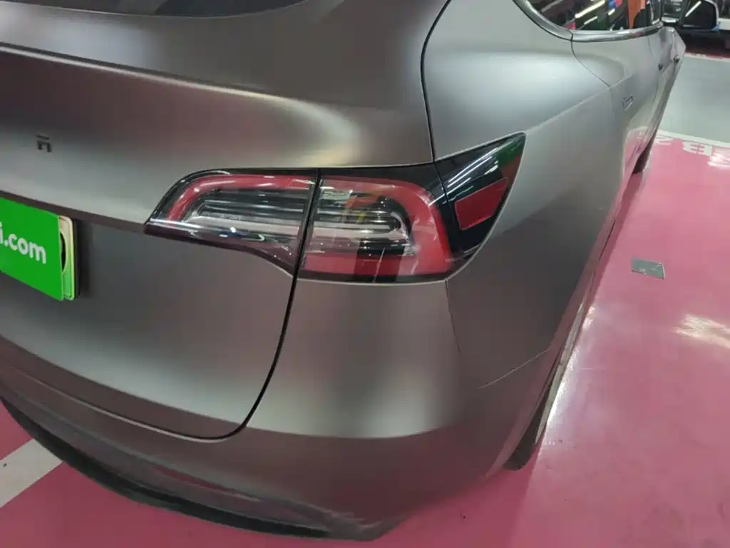 Tesla Model Y — миниатюра 8
