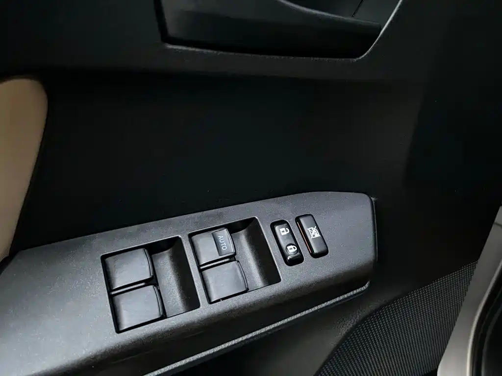 Toyota RAV4 — миниатюра 7