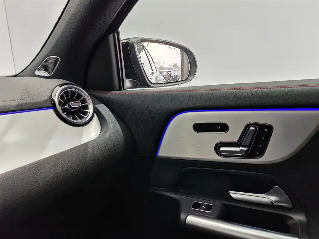 Mercedes-Benz GLA AMG — миниатюра 17