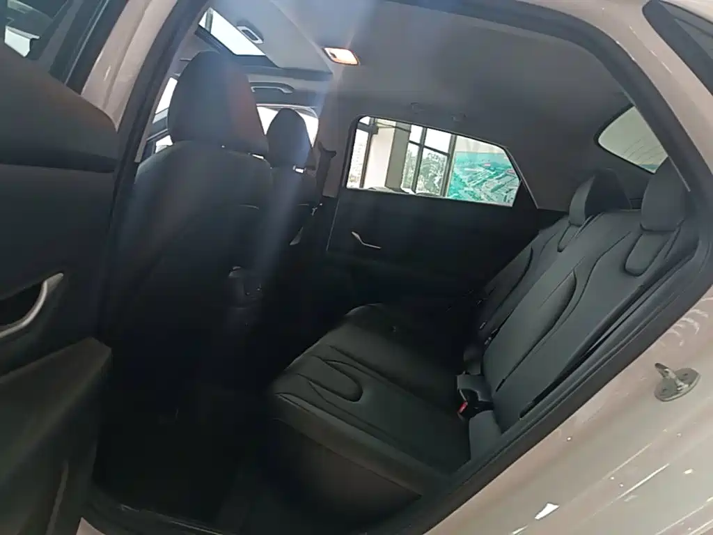 Hyundai Elantra — миниатюра 17