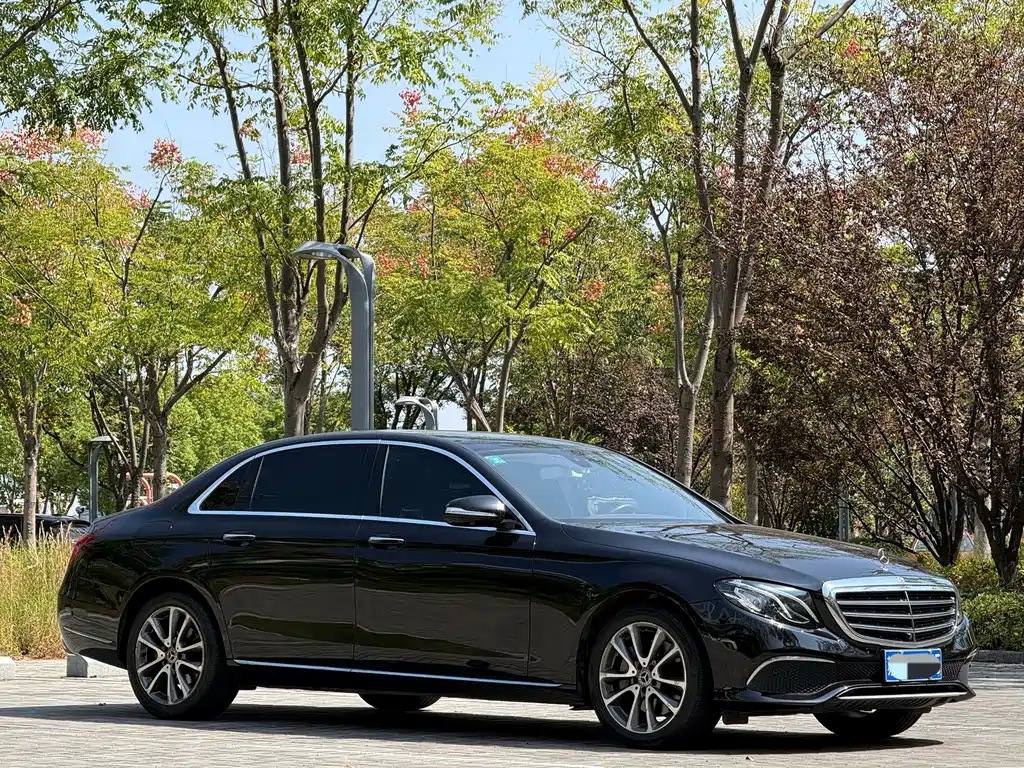 Mercedes-Benz E-Class — миниатюра 3