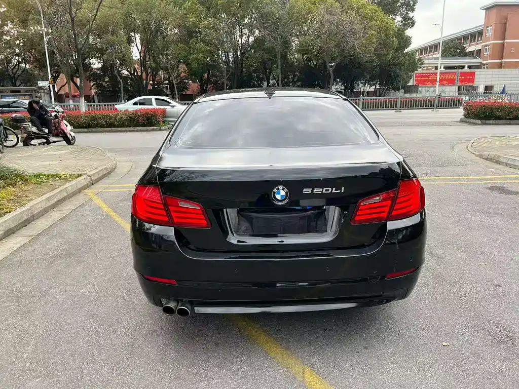 BMW 5 Series — миниатюра 5