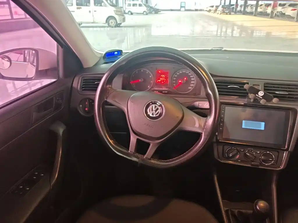 Volkswagen Santana — миниатюра 11