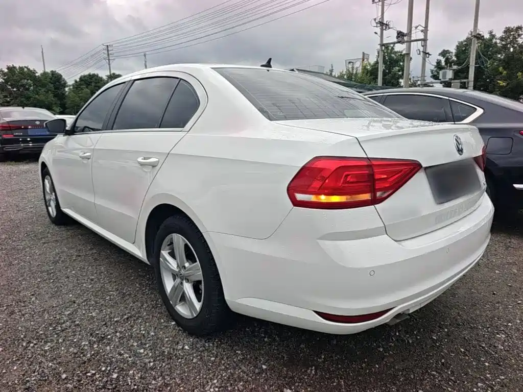 Volkswagen Lavida — миниатюра 5