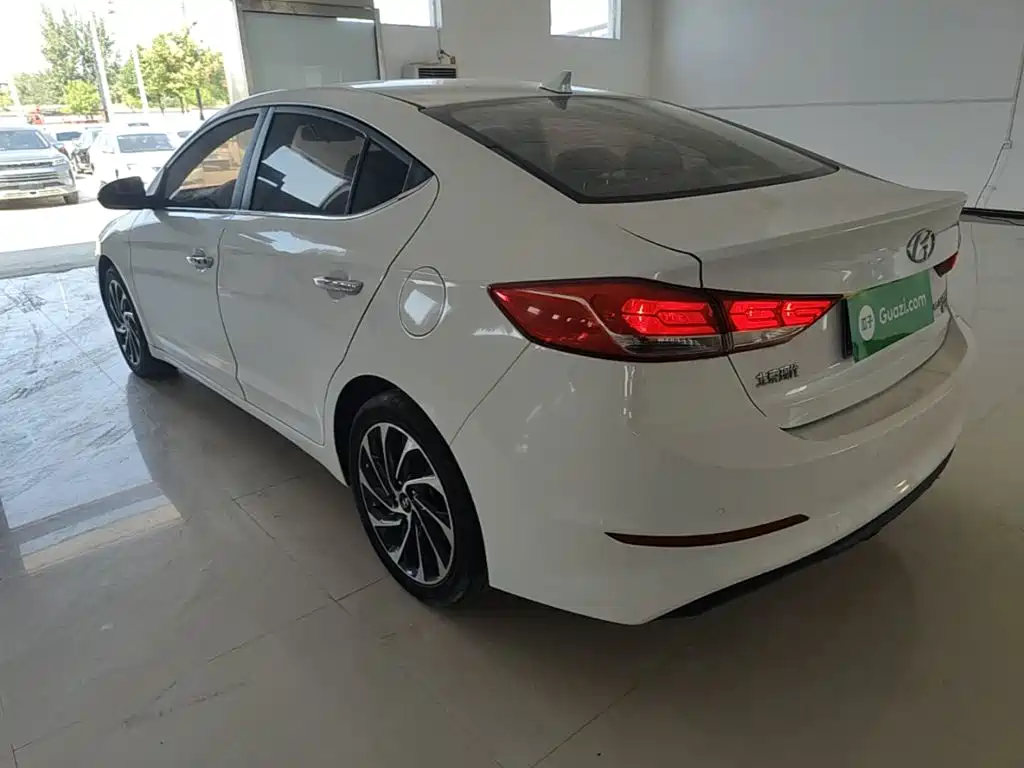Hyundai Elantra — миниатюра 5