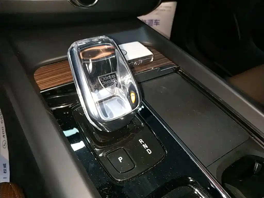Volvo XC60 PHEV — миниатюра 14