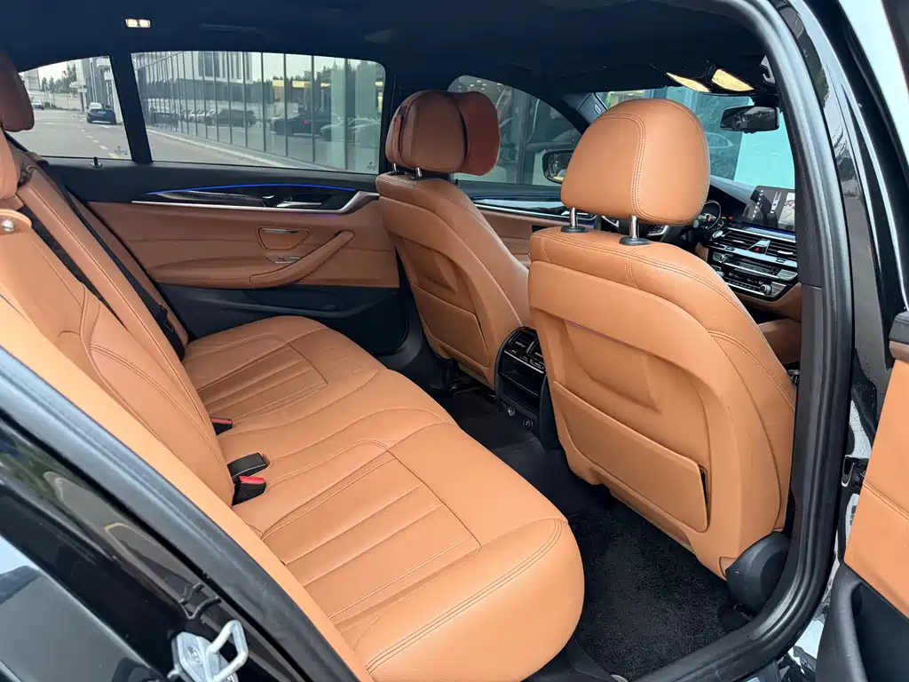 BMW 5 Series — миниатюра 19