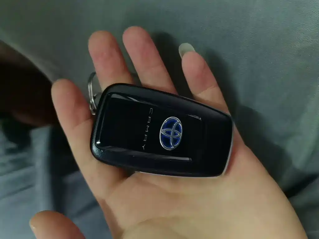 Toyota Camry — миниатюра 9