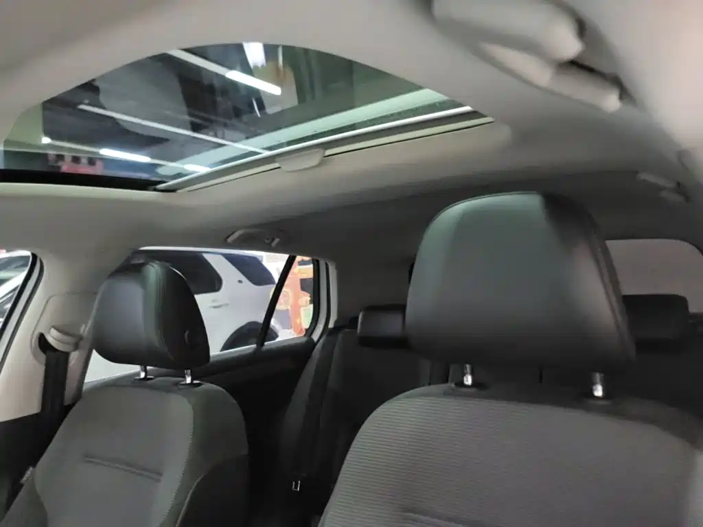 Volkswagen Golf — миниатюра 18