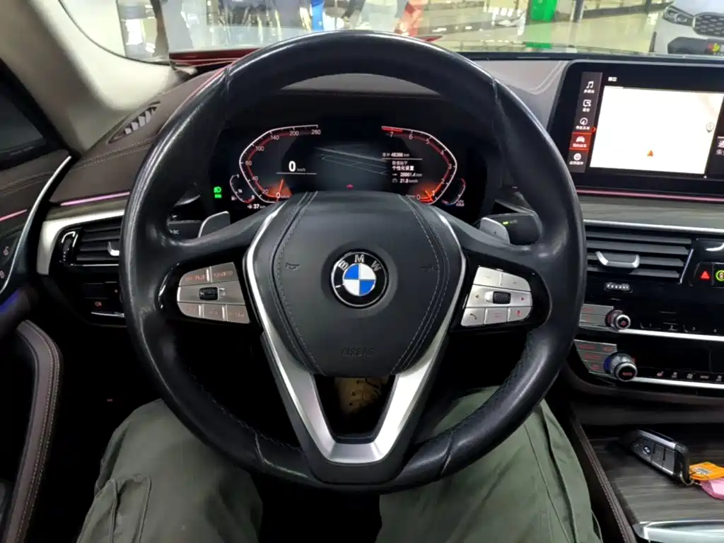 BMW 5 Series — миниатюра 11