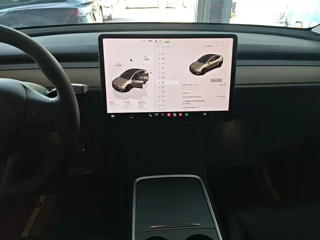 Tesla Model Y — миниатюра 13