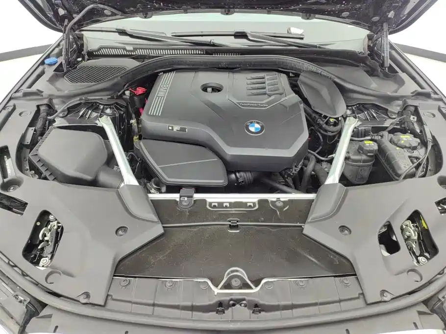 BMW 5 Series — миниатюра 10