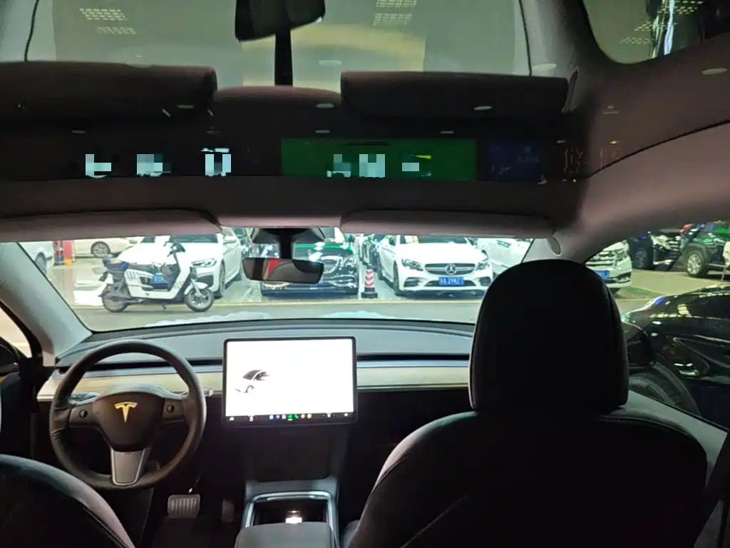 Tesla Model Y — миниатюра 18