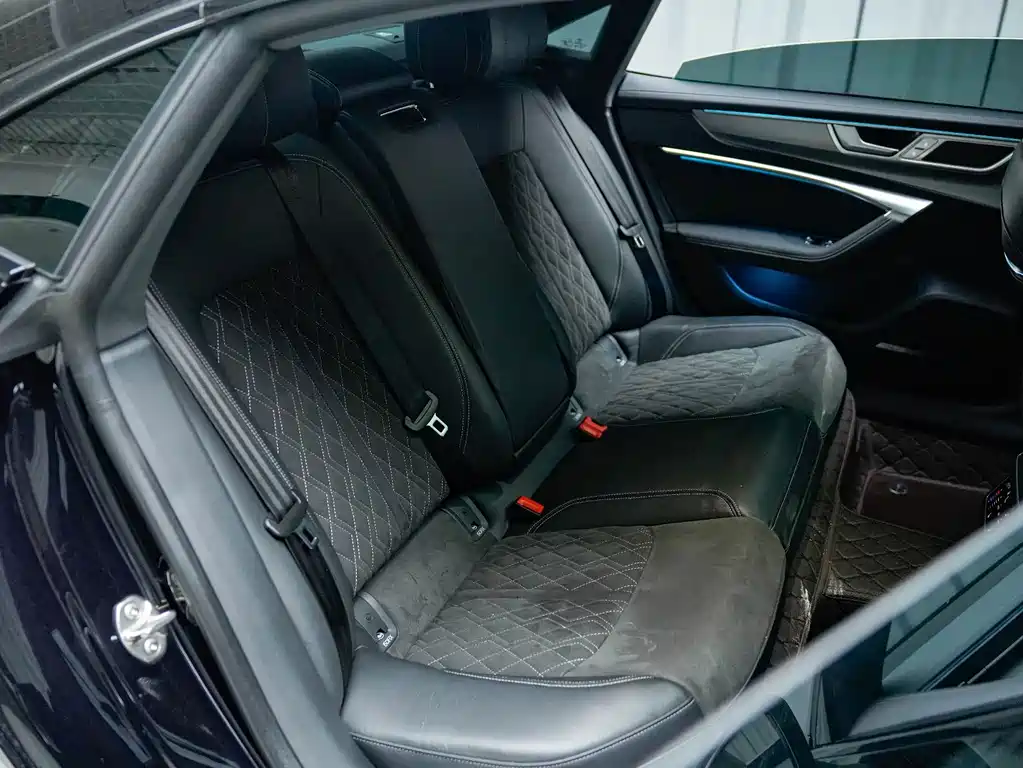 Audi A7L — миниатюра 8