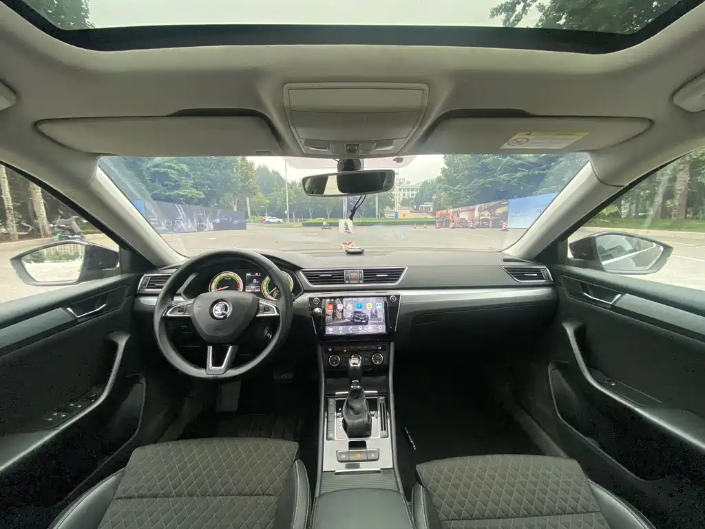 Skoda Superb — миниатюра 12