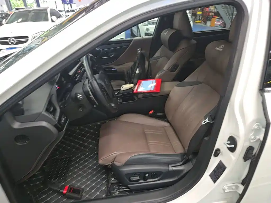 Lexus ES — миниатюра 15