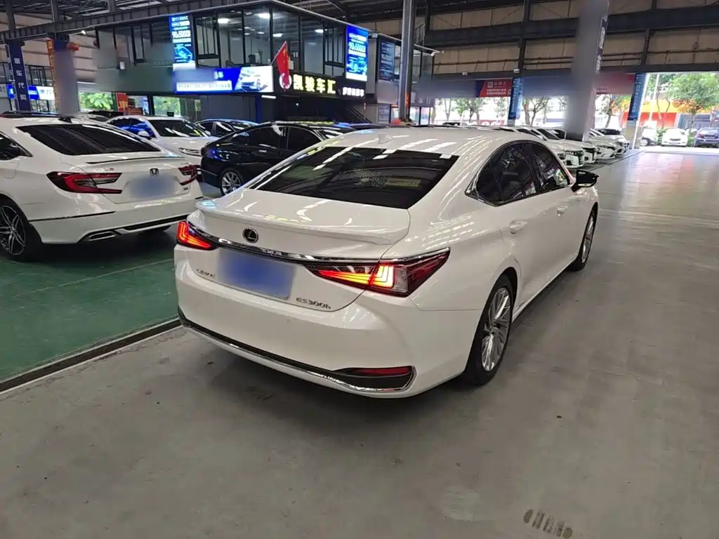 Lexus ES — миниатюра 7