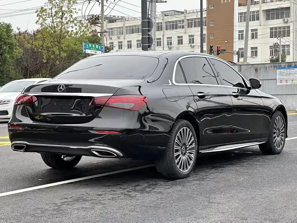 Mercedes-Benz E-Class — миниатюра 9