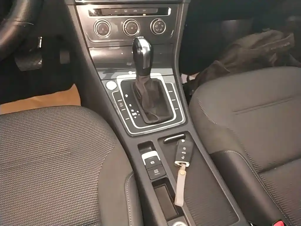Volkswagen Golf — миниатюра 14