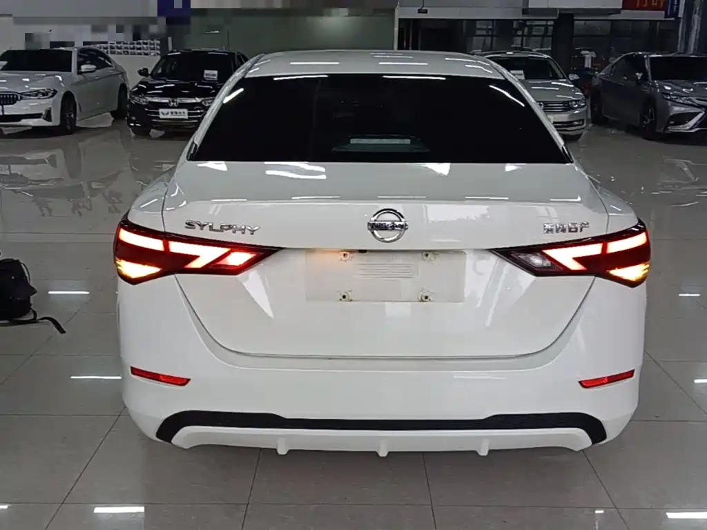 Nissan Sylphy — миниатюра 6