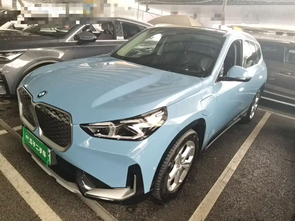 BMW iX1