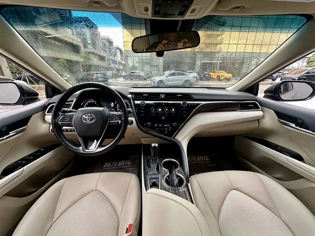Toyota Camry 2019 2.5G Luxury VI