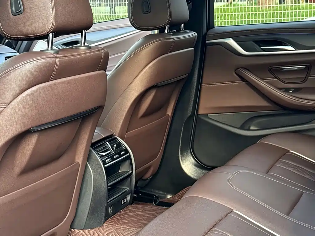 BMW 5 Series — миниатюра 10