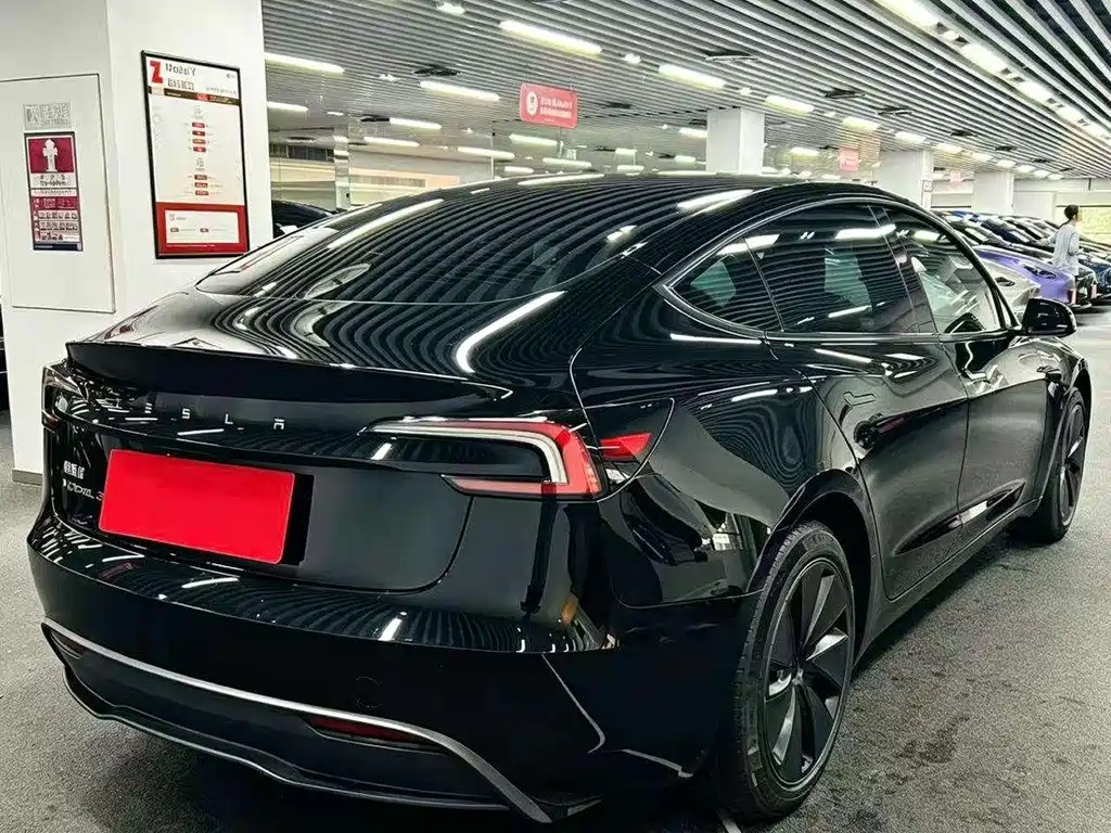 Tesla Model 3 — миниатюра 4